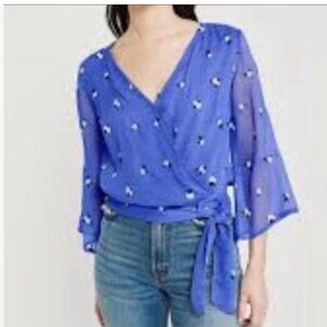 Modern XS Abercrombie Blue Flowery Top!